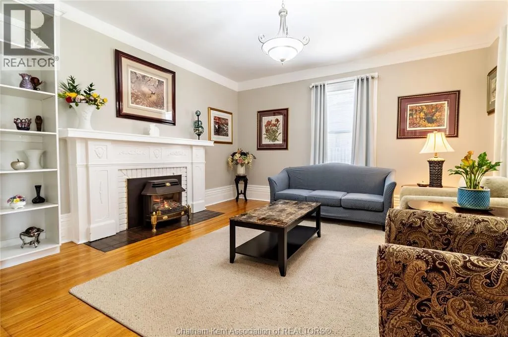 335 Wellington STREET West