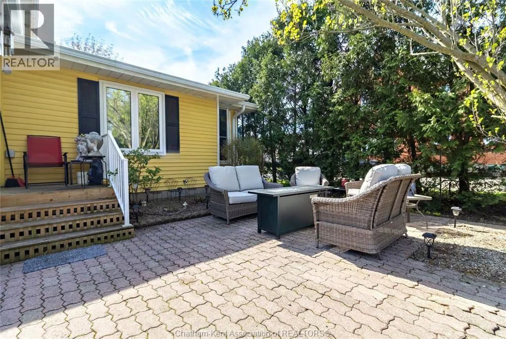 335 Wellington STREET West