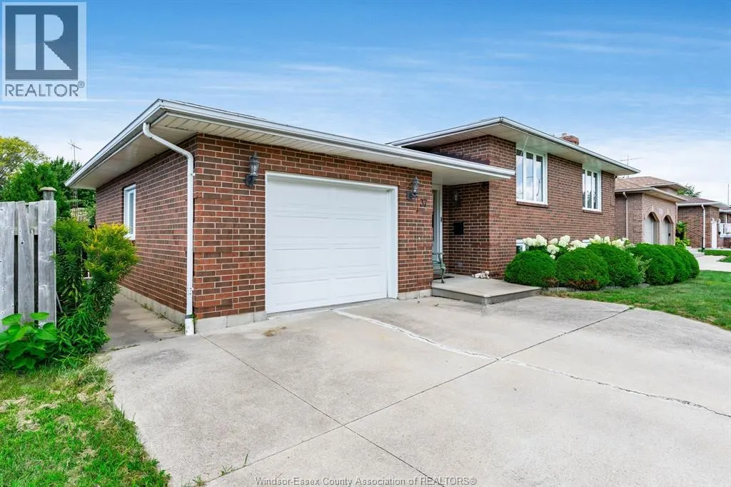 37 Elizabeth CRESCENT