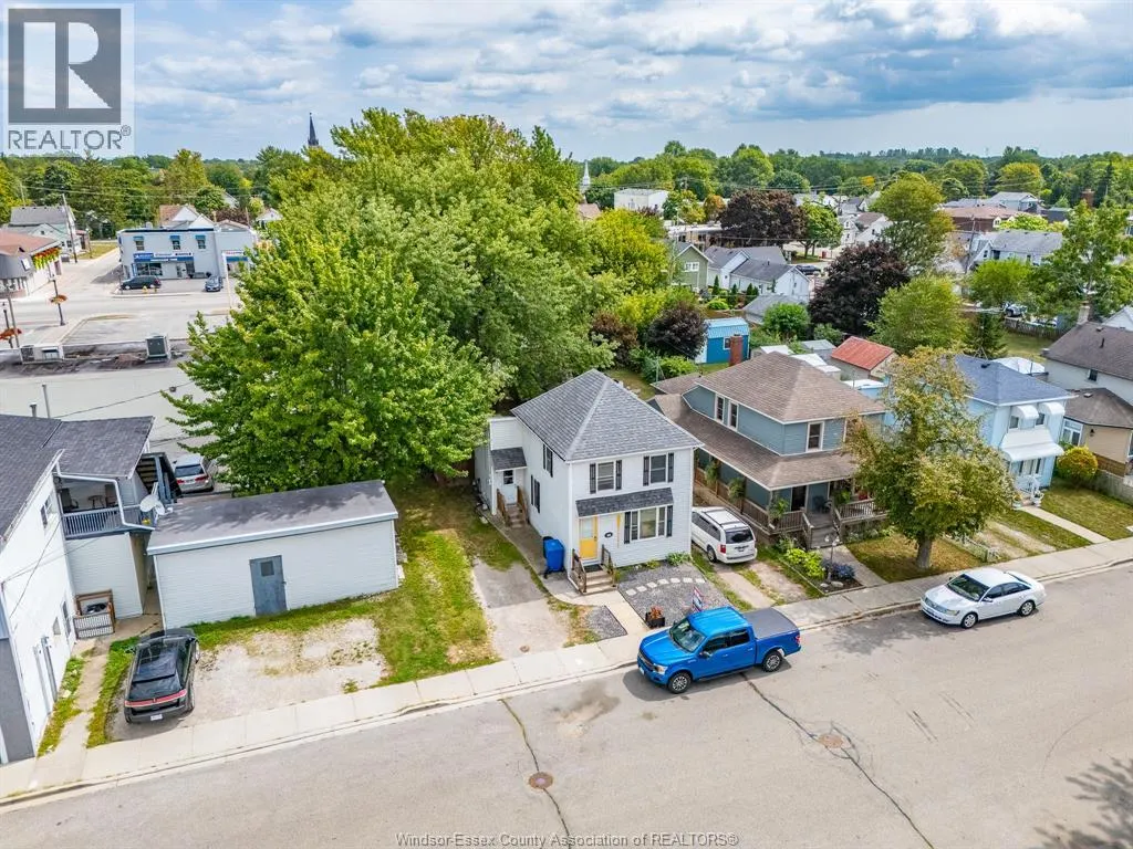 261 Bathurst STREET