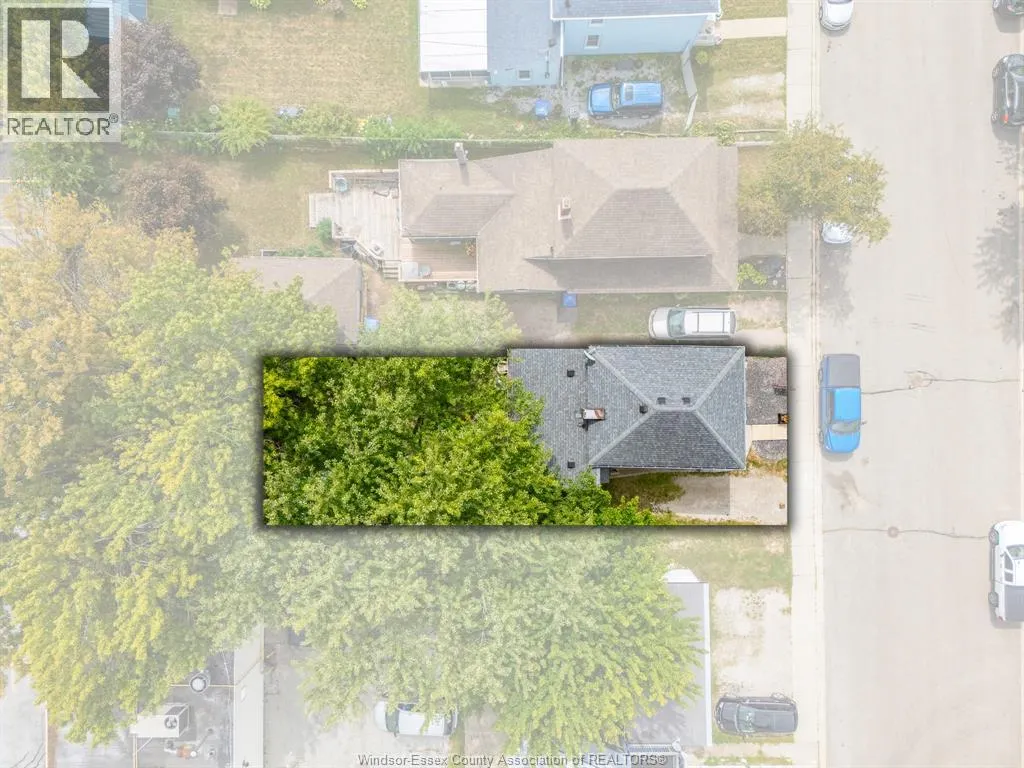 261 Bathurst STREET