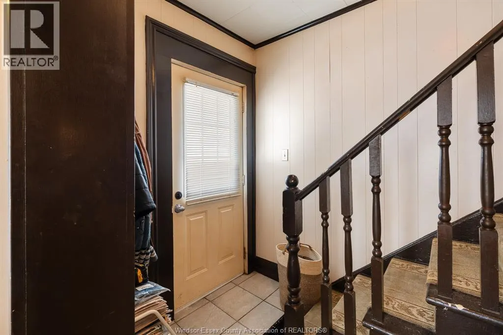 261 Bathurst STREET