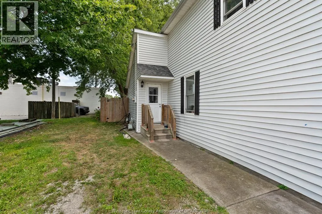 261 Bathurst STREET