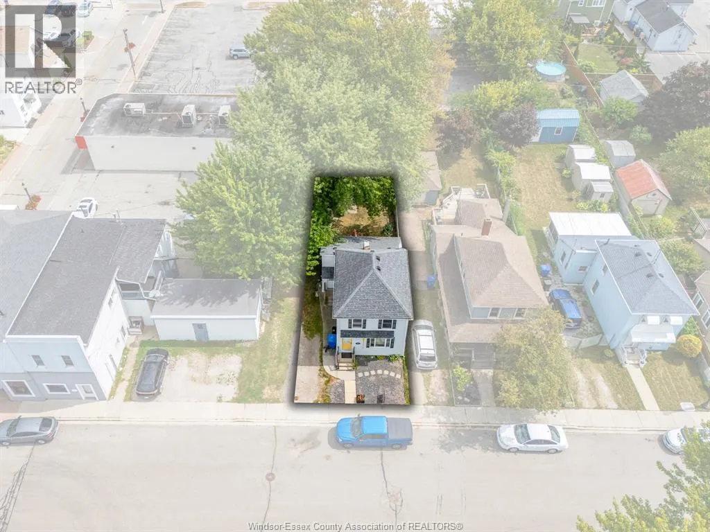261 Bathurst STREET