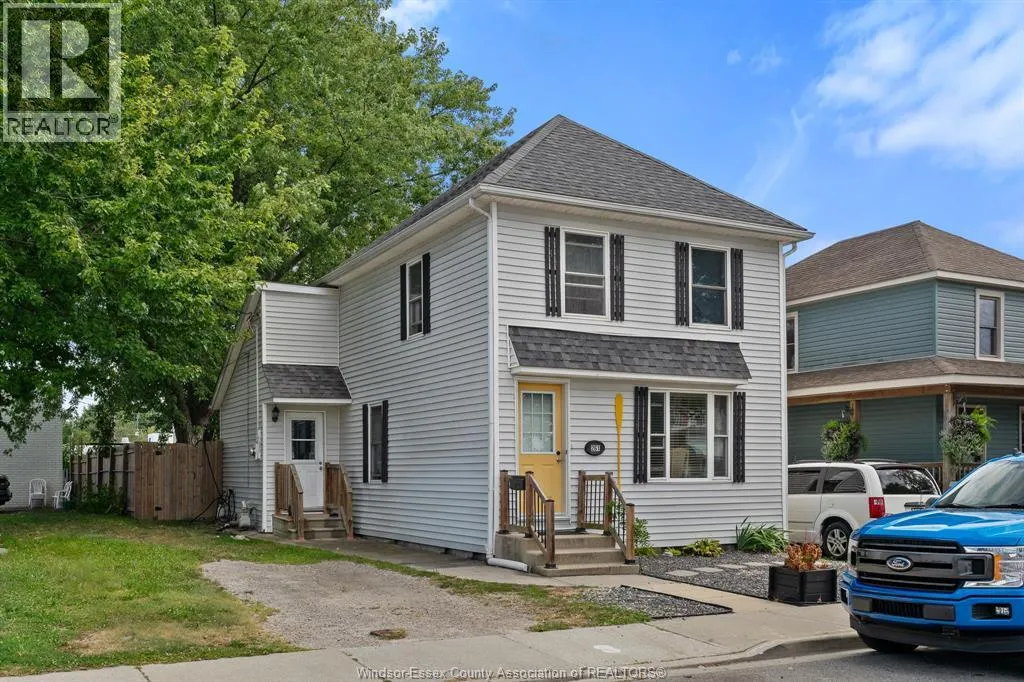 261 Bathurst STREET