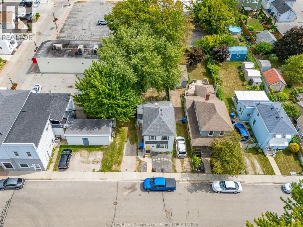 261 Bathurst STREET