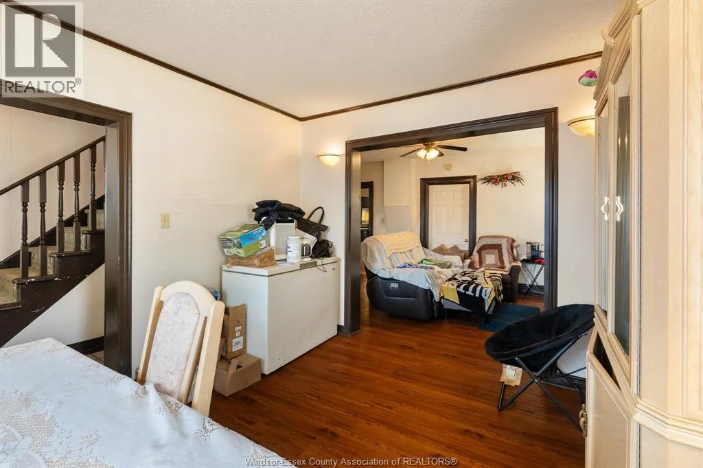 261 Bathurst STREET