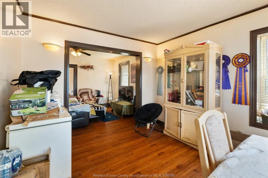 261 Bathurst STREET