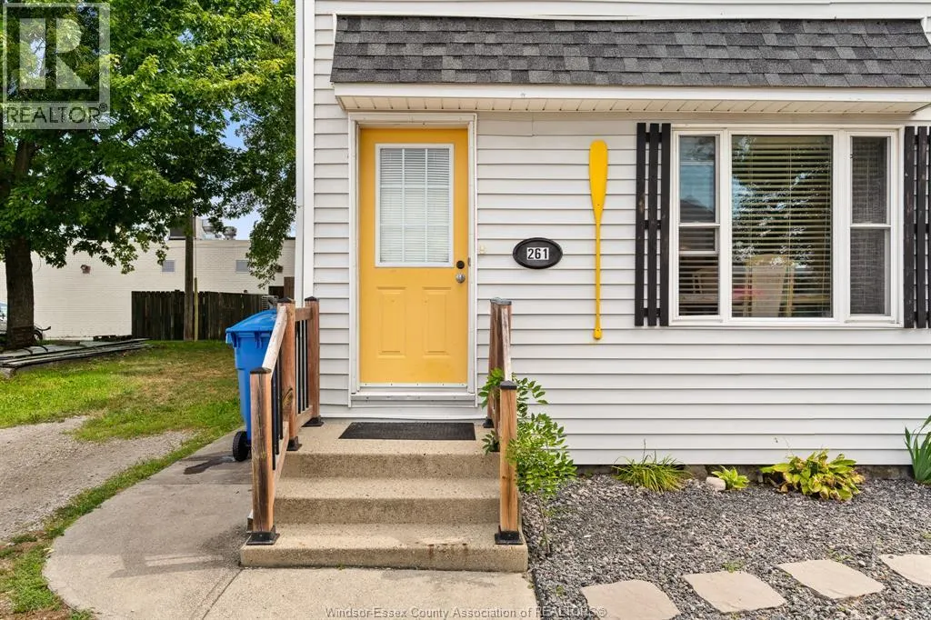 261 Bathurst STREET