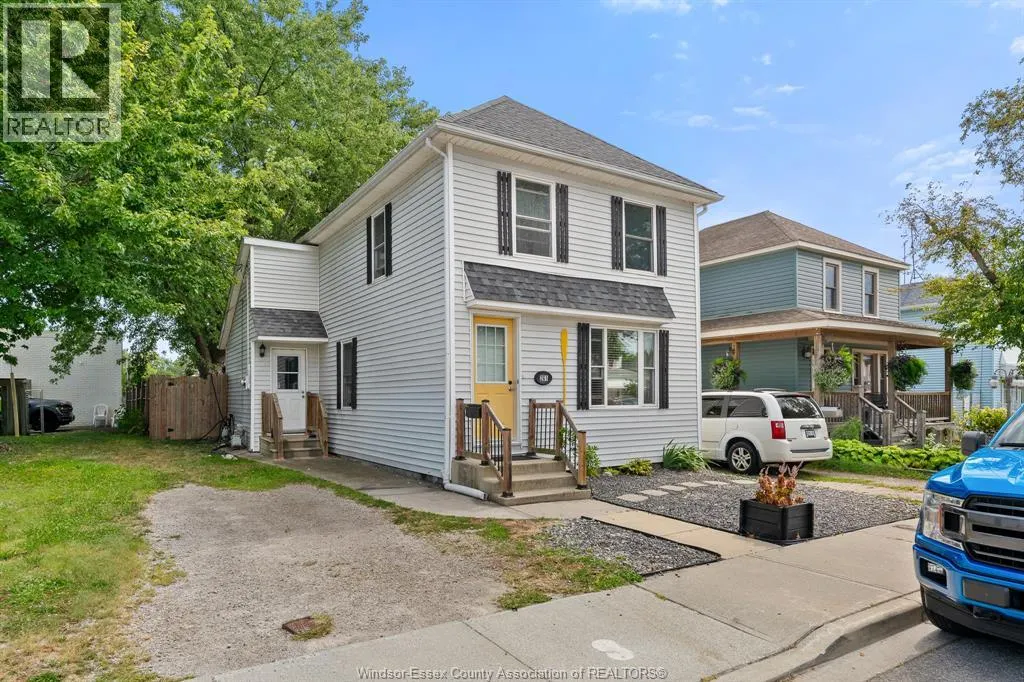 261 Bathurst STREET