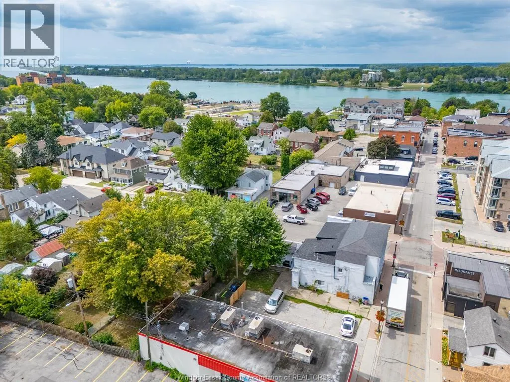261 Bathurst STREET