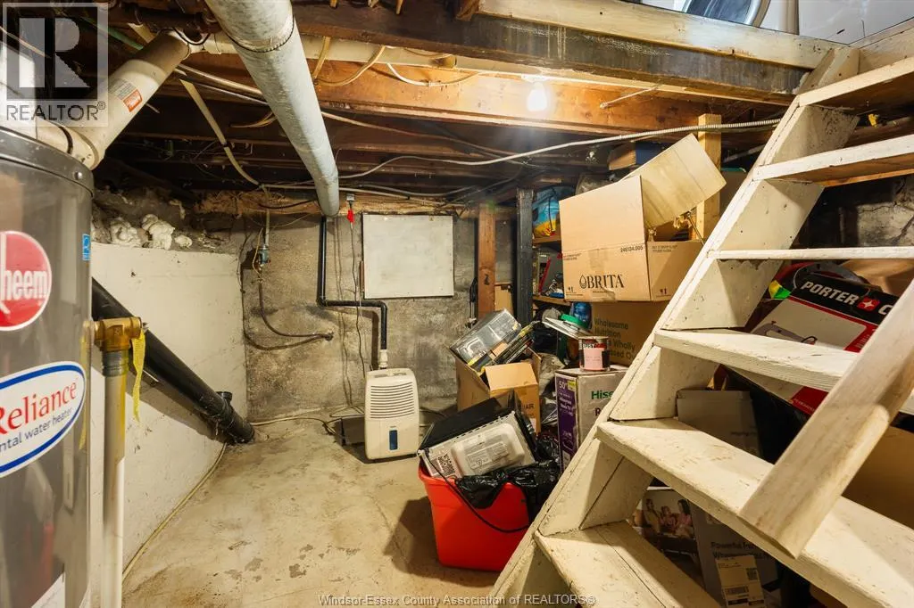 261 Bathurst STREET