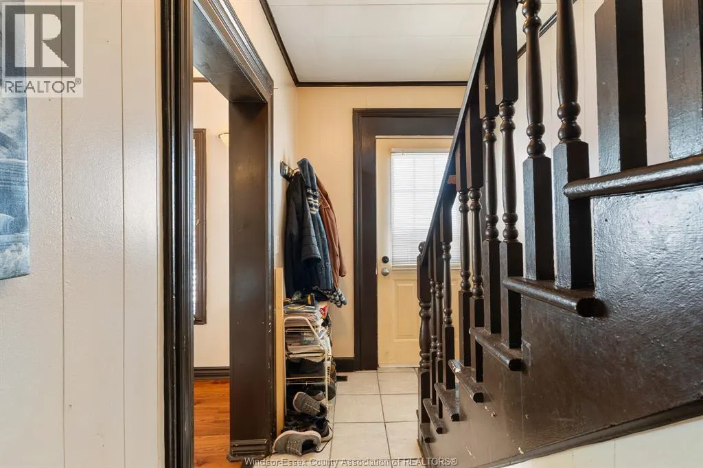 261 Bathurst STREET