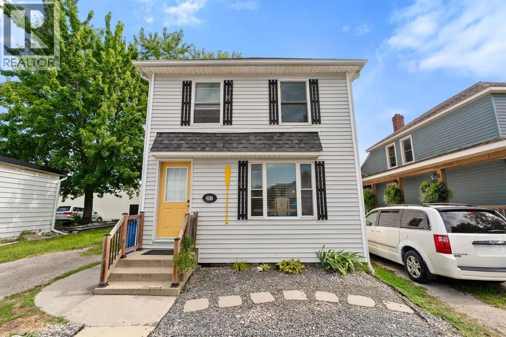 261 Bathurst STREET