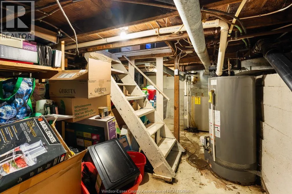 261 Bathurst STREET
