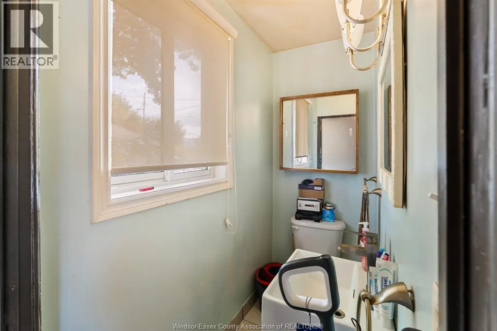 261 Bathurst STREET