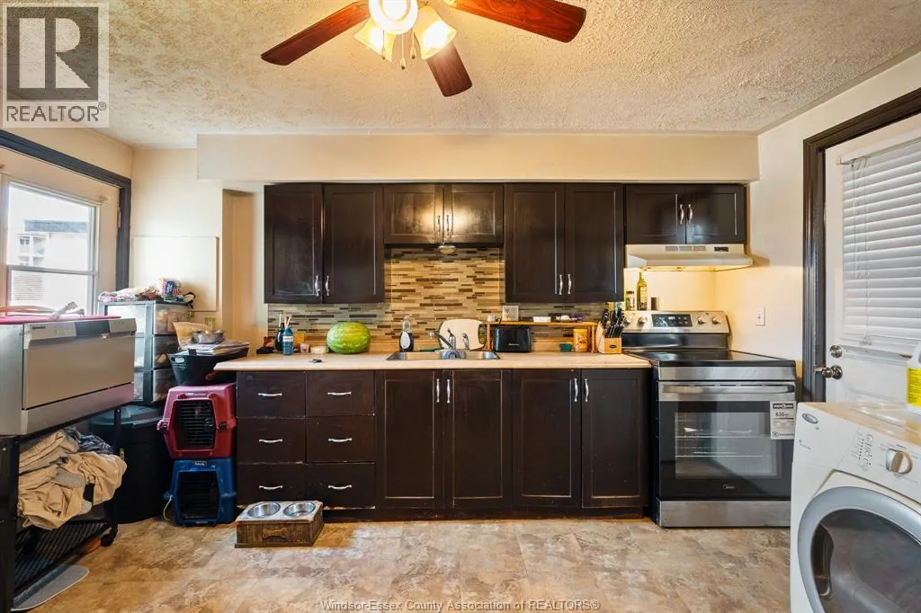 261 Bathurst STREET