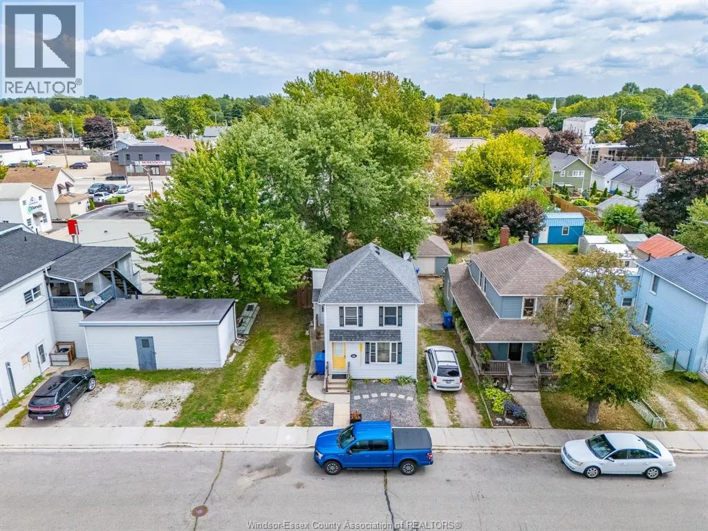 261 Bathurst STREET