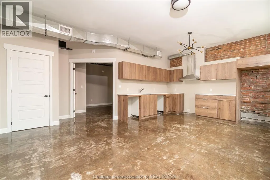 140 King STREET West Unit# 201