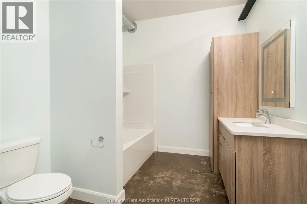 140 King STREET West Unit# 201