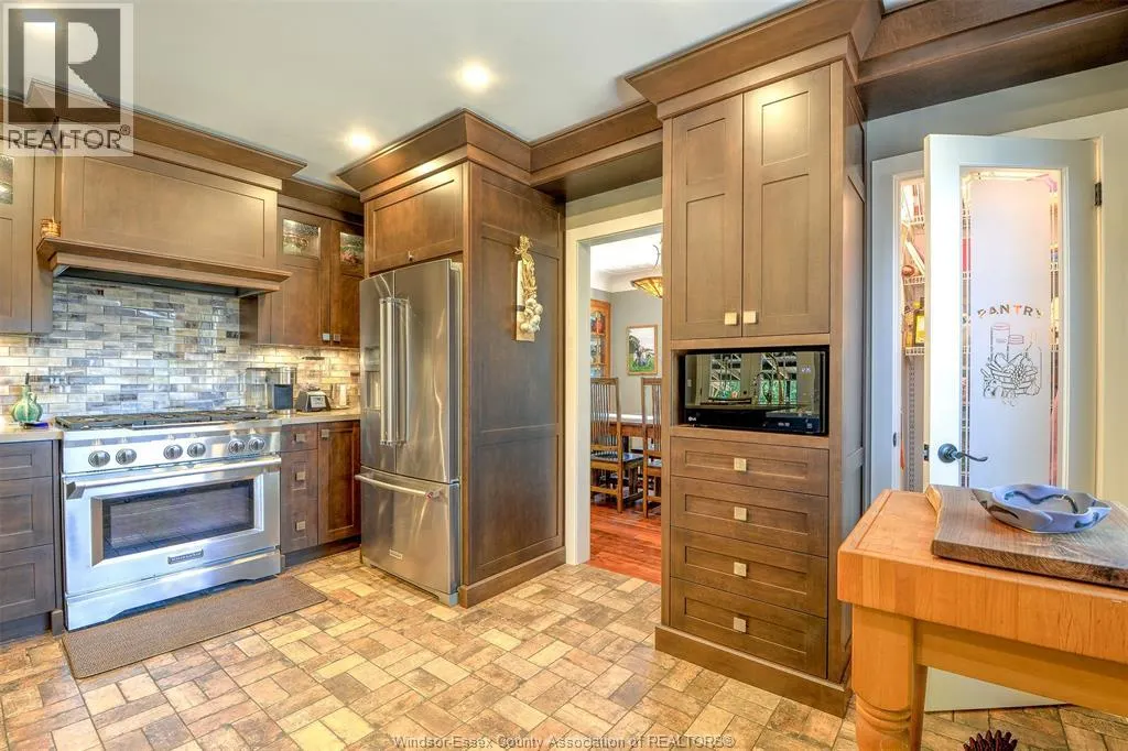 593 DALHOUSIE