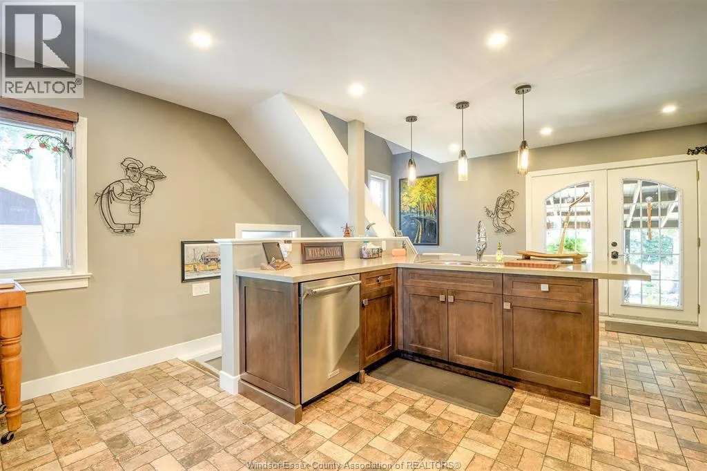 593 DALHOUSIE