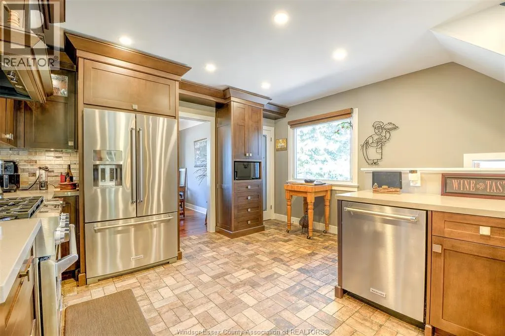 593 DALHOUSIE