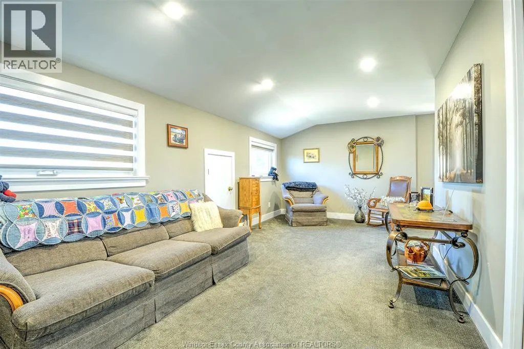 593 DALHOUSIE