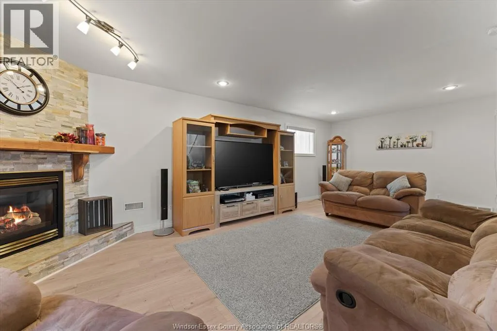 256 ASHWOOD
