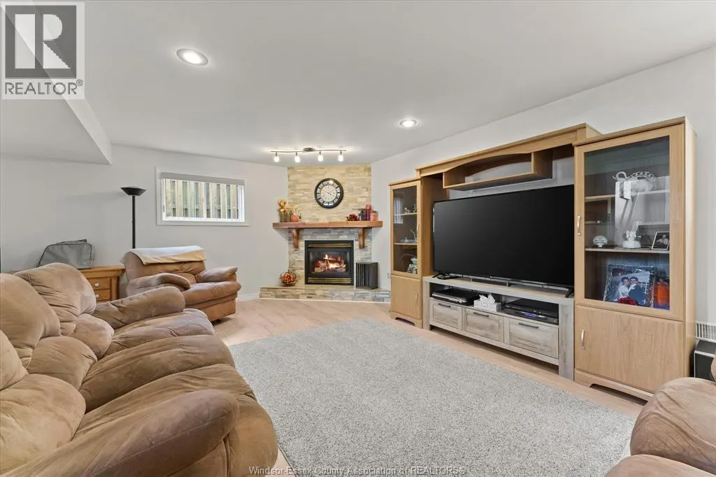 256 ASHWOOD