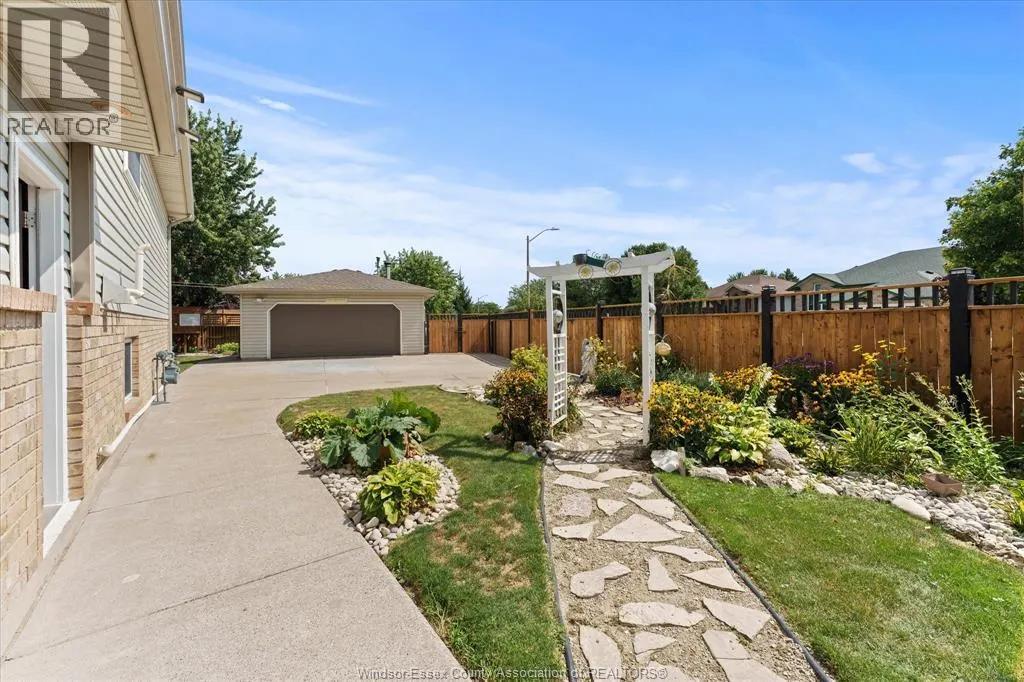 256 ASHWOOD