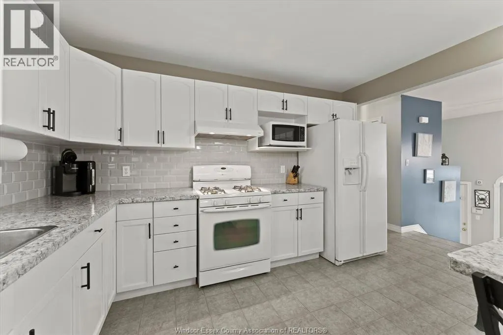 256 ASHWOOD