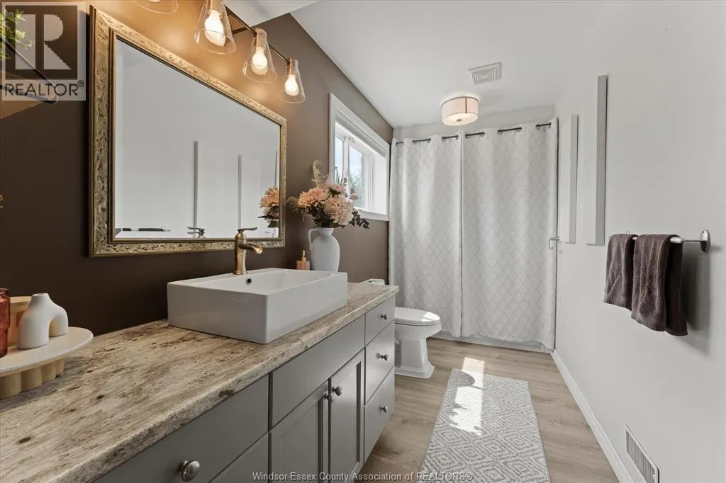 256 ASHWOOD