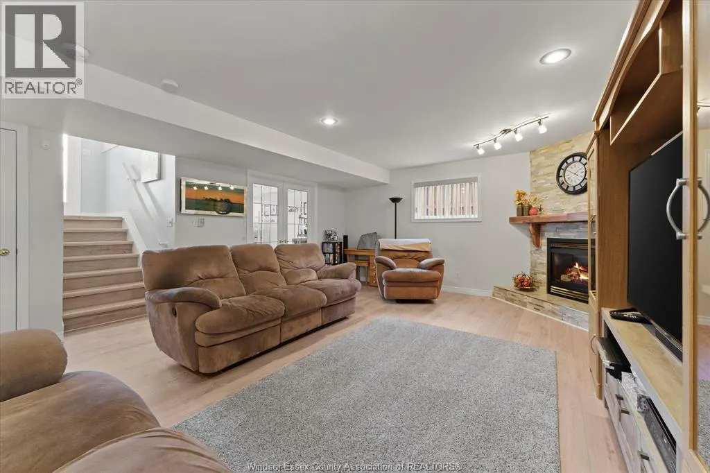 256 ASHWOOD