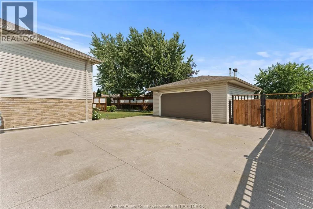 256 ASHWOOD