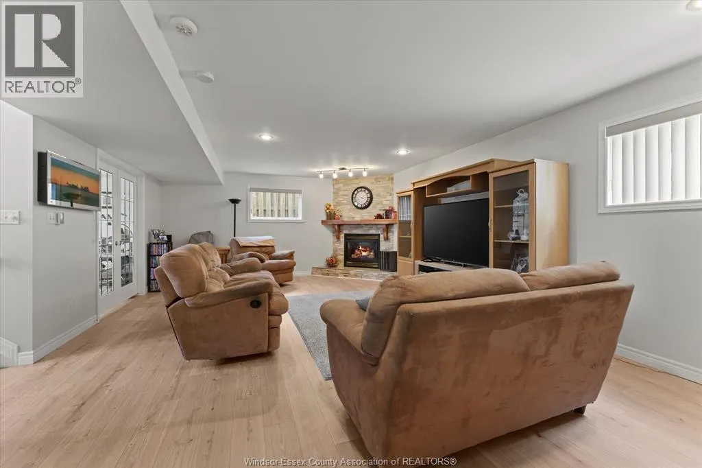 256 ASHWOOD