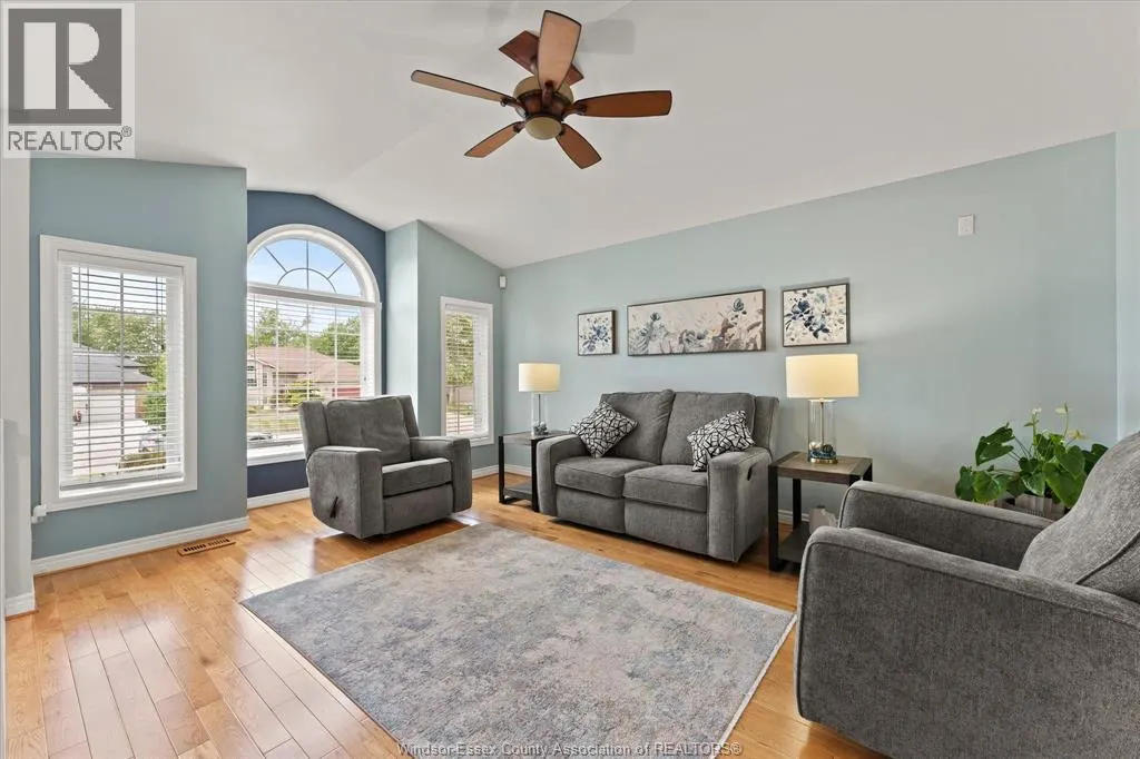 256 ASHWOOD