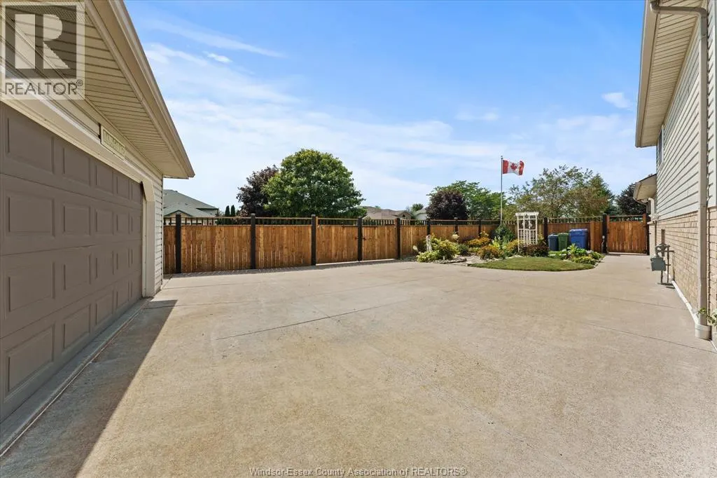 256 ASHWOOD