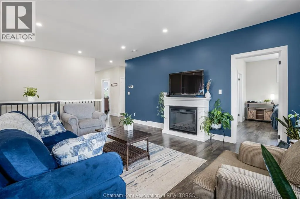 308 Davies STREET East