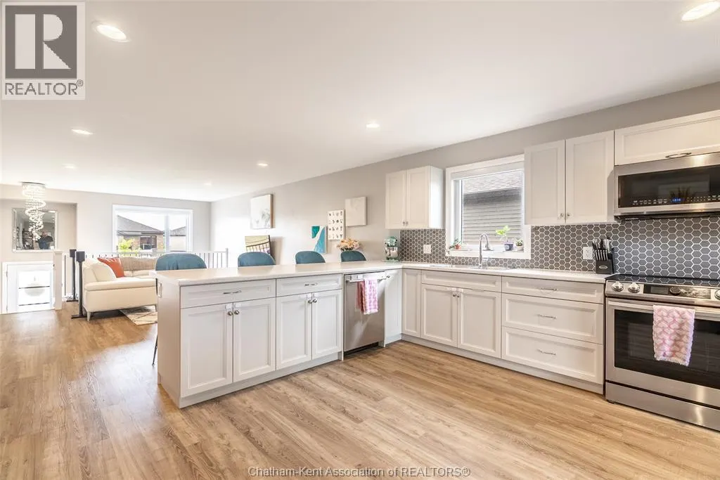 198 Moonstone CRESCENT