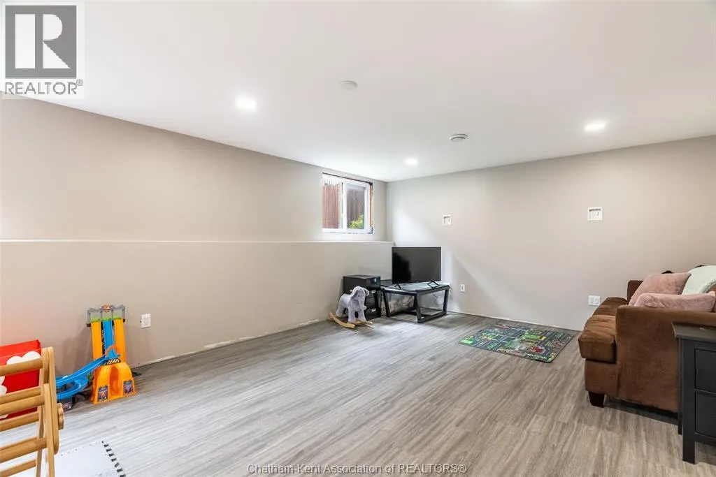 198 Moonstone CRESCENT