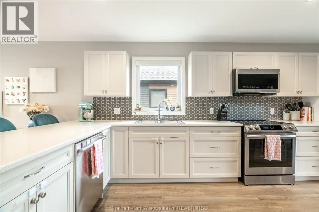 198 Moonstone CRESCENT