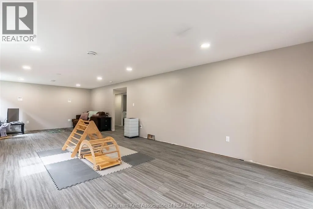 198 Moonstone CRESCENT