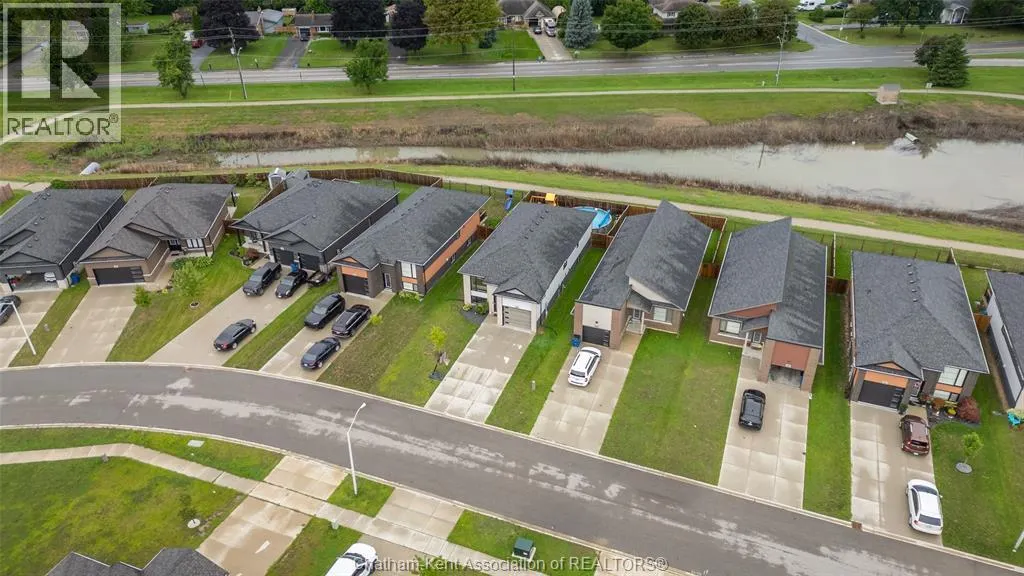 198 Moonstone CRESCENT