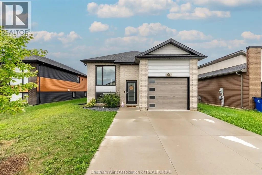 198 Moonstone CRESCENT