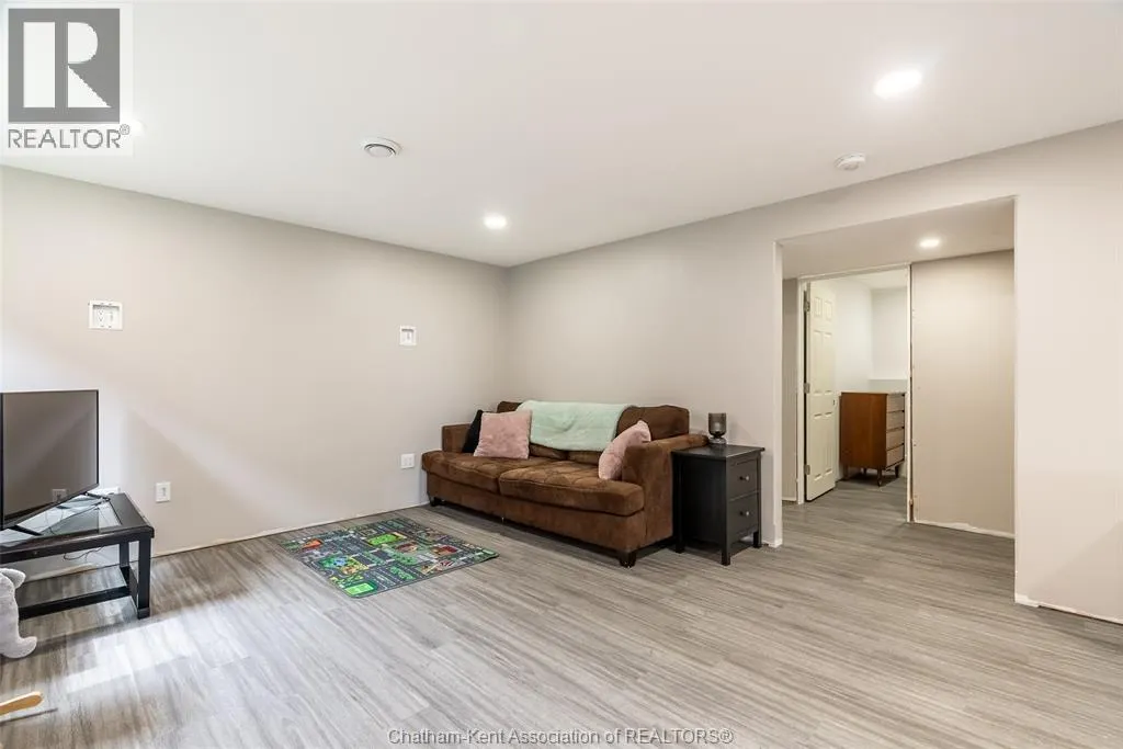 198 Moonstone CRESCENT