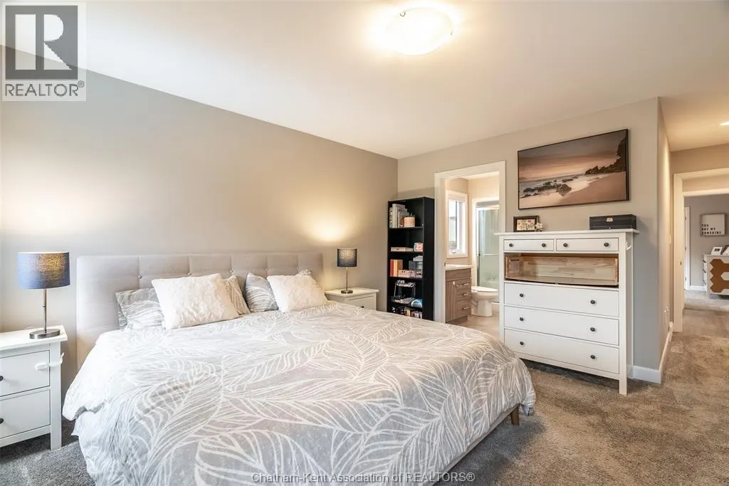 198 Moonstone CRESCENT
