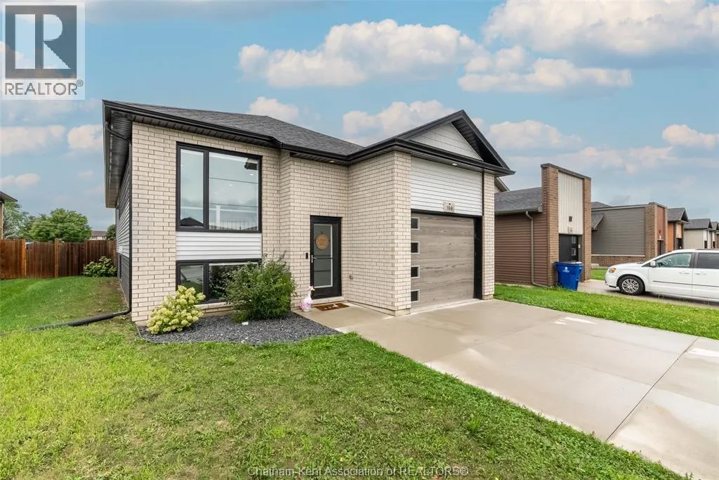 198 Moonstone CRESCENT