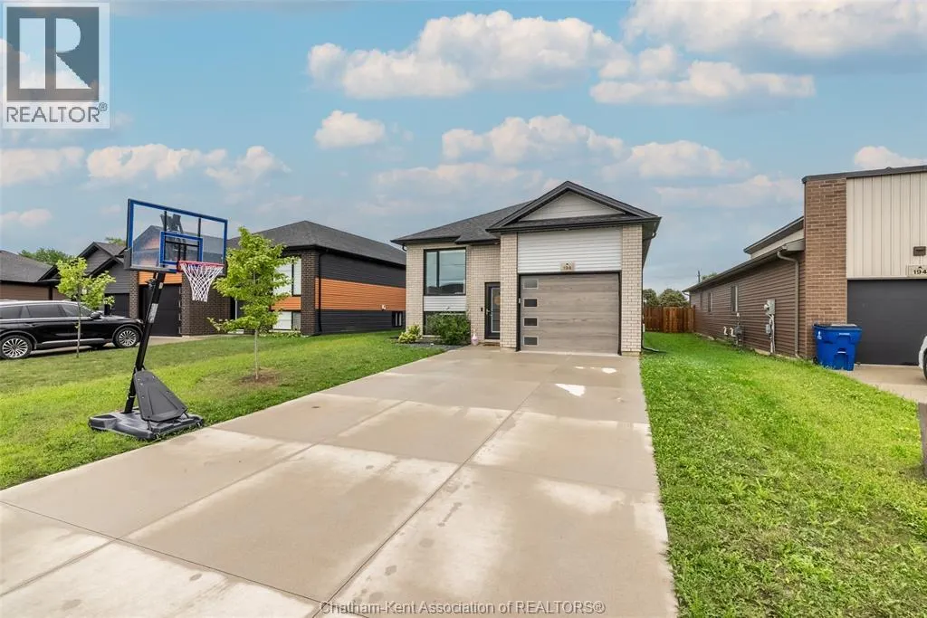 198 Moonstone CRESCENT