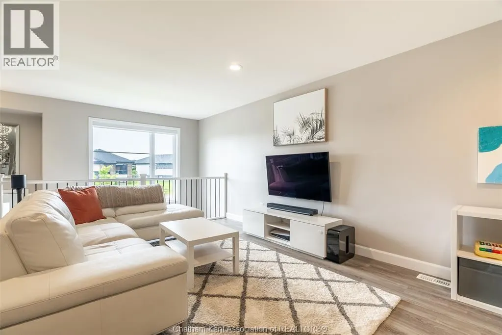 198 Moonstone CRESCENT